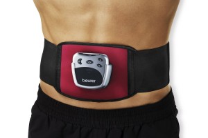 La ceinture abdominale Beurer EM30 portée par un homme