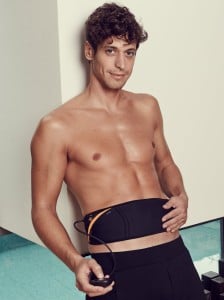 La ceinture abdominale Slendertone Abs 7 portée par un homme